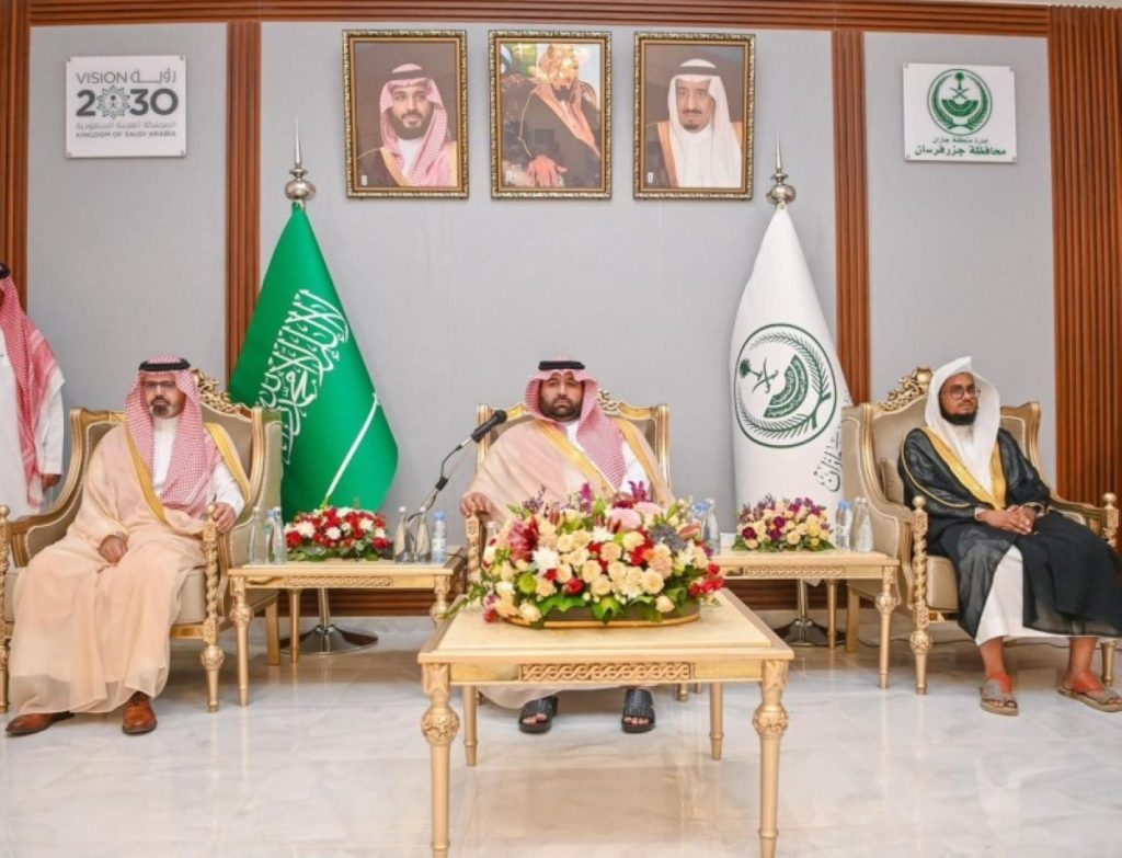 أمير جازان ونائبه يلتقيان أهالي فرسان ويتفقدان عدداً من المشاريع التنموية