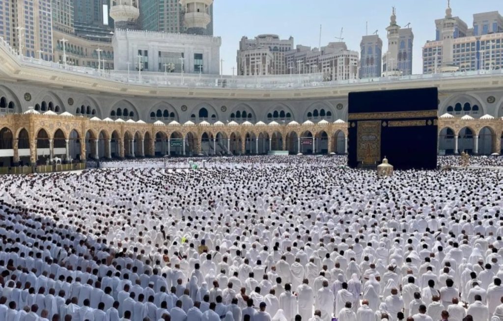 «السديس»: في هذا العصر.. لابد من الرجوع إلى هدايات القرآن وآدابه