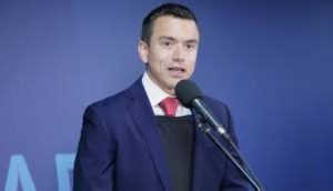 رئيس الإكوادور يكشف: تعرضت لمحاولة تسميم بالشوكولاته