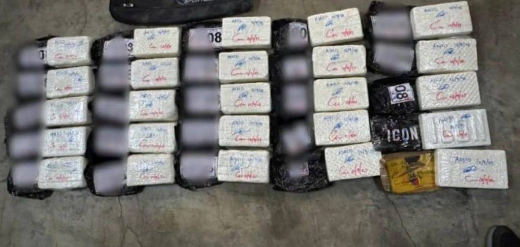 «الداخلية» تسهم في إحباط محاولة تهريب 25 كيلوغراماً من مادة الكوكايين المخدر في ماليزيا