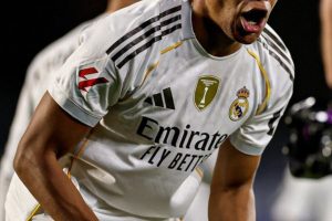 كلاسيكو الأرض: معركة الصدارة والكبرياء في كرة القدم