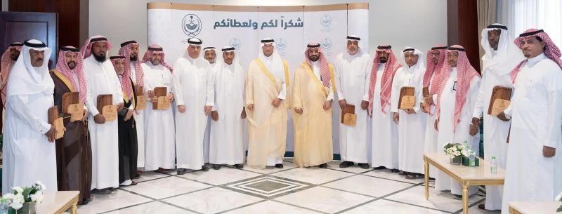 سعود بن طلال يكرّم المتقاعدين من منسوبي المحافظة تقديراً لجهودهم