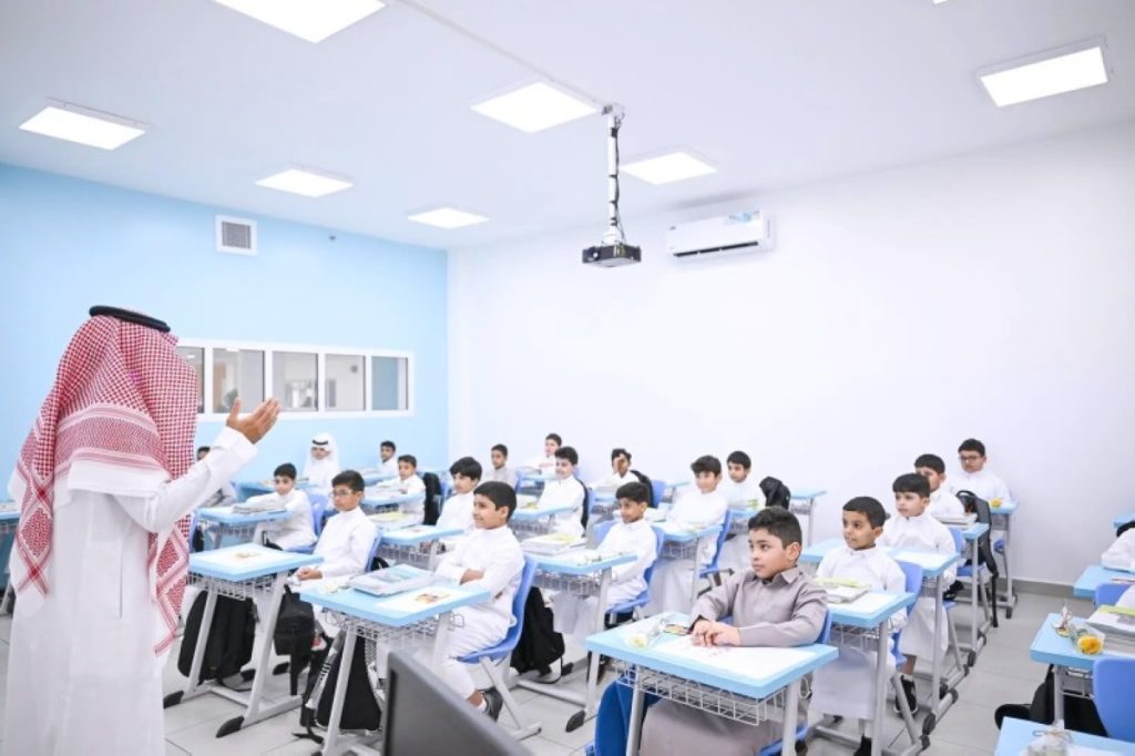 حصة النشاط حضورياً.. «التعليم» تشدد على الالتزام بمعايير الجدول في «المدمج»