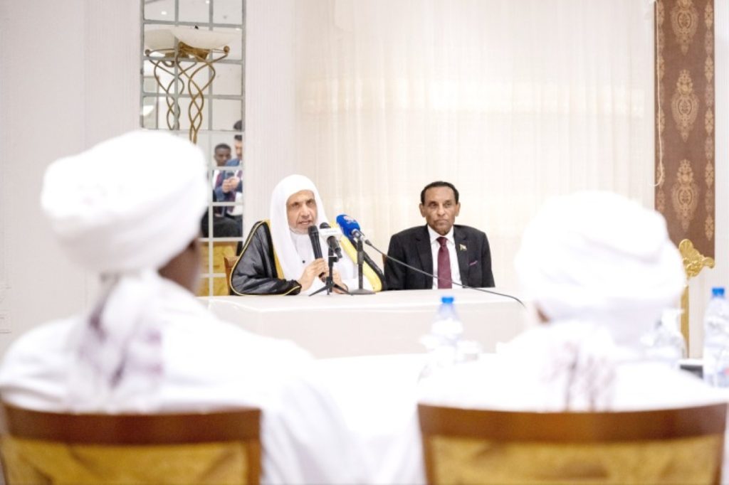 الأمين العام لرابطة العالم الإسلامي يلتقي علماء السودان