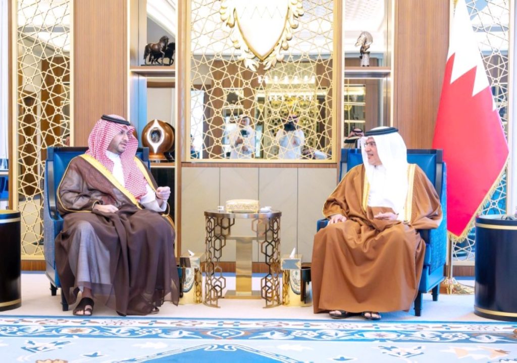 ولي عهد مملكة البحرين يستقبل تركي بن محمد بن فهد
