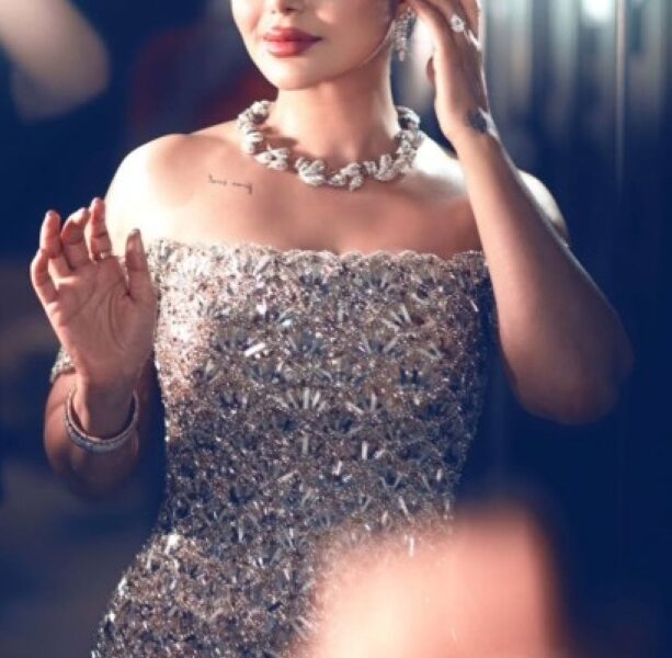 لجين عمران تتألق بإطلالة ماسية في حفل عيد ميلادها