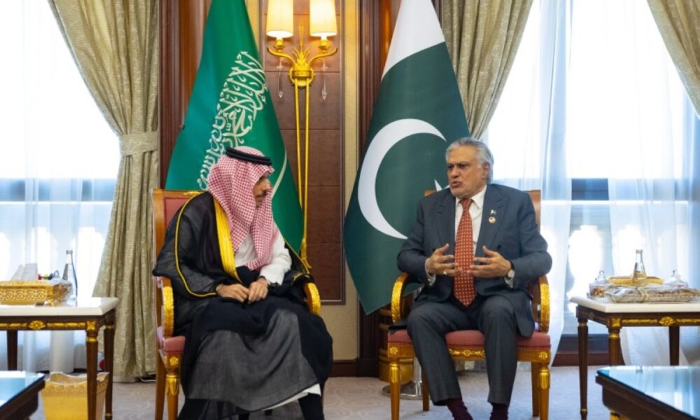 تعزيز العلاقات التاريخية والإستراتيجية بين السعودية وباكستان