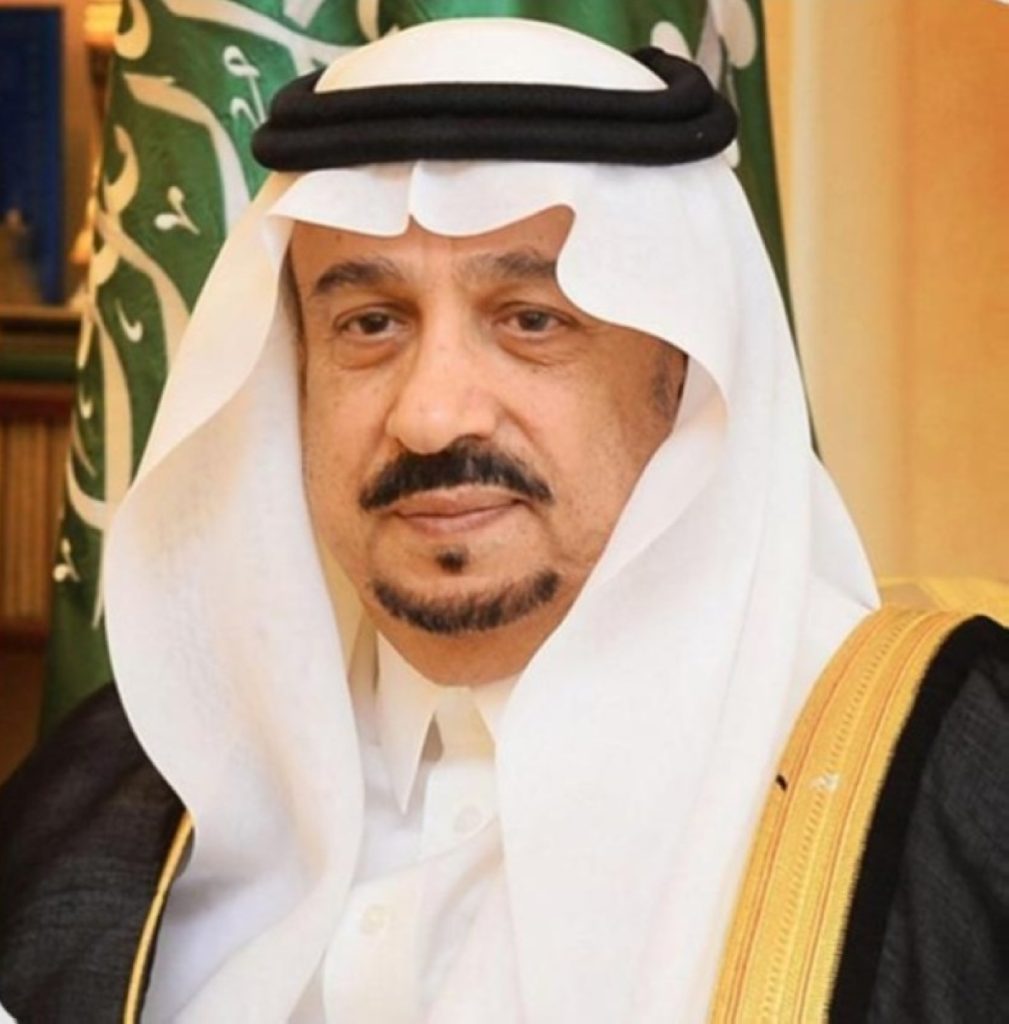 أمير الرياض يعزي رئيس مركز لجعة في وفاة والده