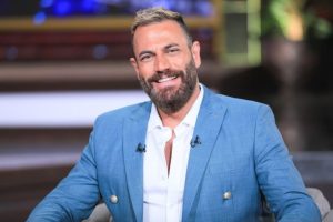 نيقولا معوض يشيد عبر «عكاظ» بالنهضة الفنية في السعودية.. ويكشف مسلسلاً بدوياً جديداً