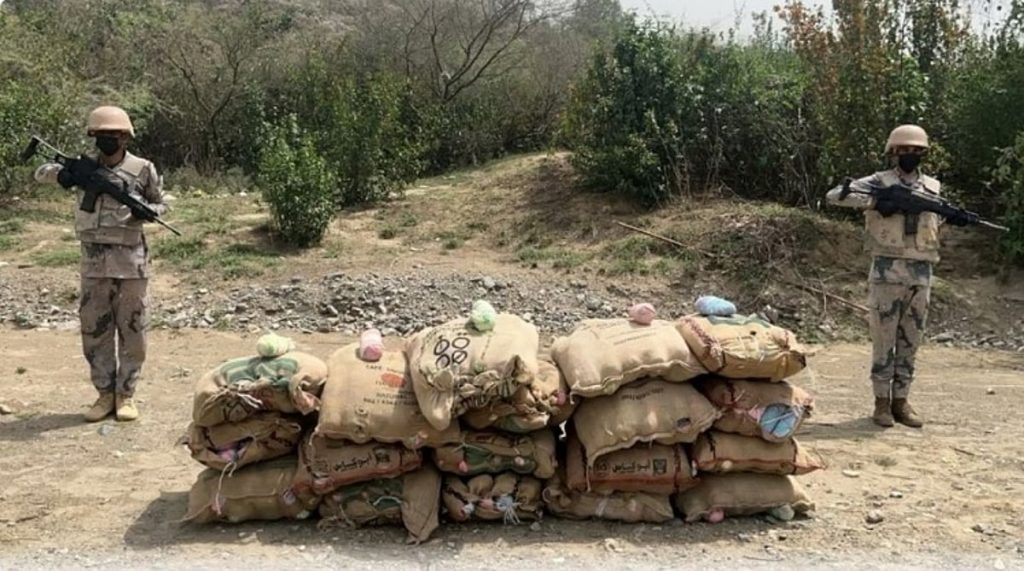 القبض على مخالفين إثيوبيين لتهريبهما 40 كيلوجرامًا من القات المخدر بعسير