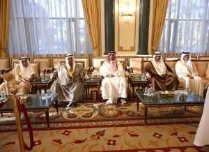 الأمير تركي بن محمد ينقل تعازي القيادة في وفاة الشيخ علي عبدالله الأحمد الجابر الصباح