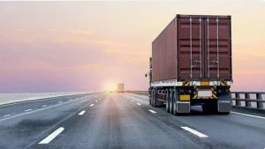 مختص: التكلفة الكبيرة وتحديد المسار من أكبر تحديات تخصيص مسارات مستقلة لشاحنات النقل