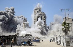 الاحتلال الإسرائيلي ينسف مباني سكنية في الزيتون والشجاعية بقطاع غزة