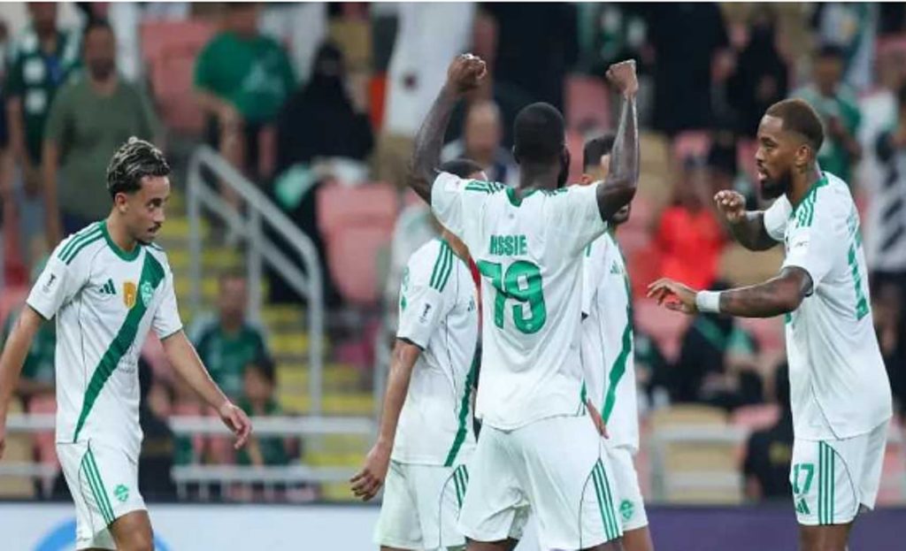 الأهلي يكسب الباطن بثلاثية نظيفة ويبلغ ربع نهائي كأس الملك