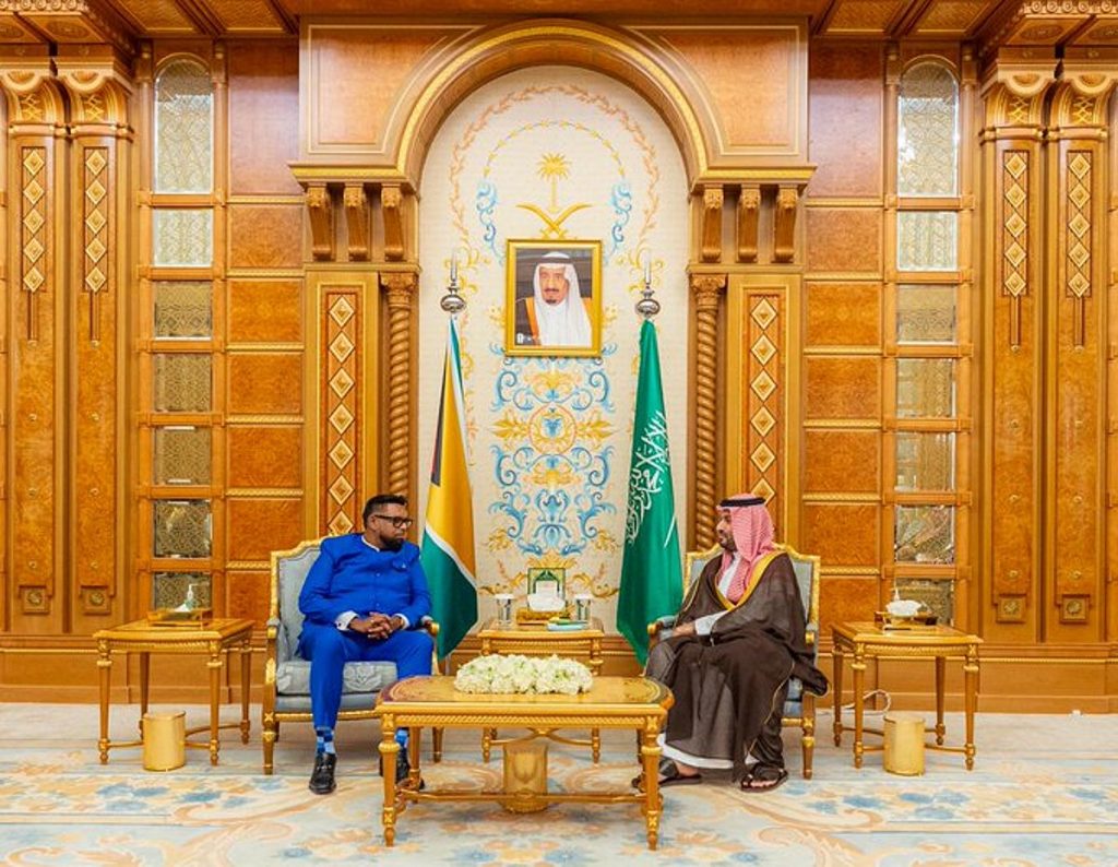 ولي العهد يلتقي رئيس غويانا على هامش انعقاد مؤتمر مبادرة مستقبل الاستثمار