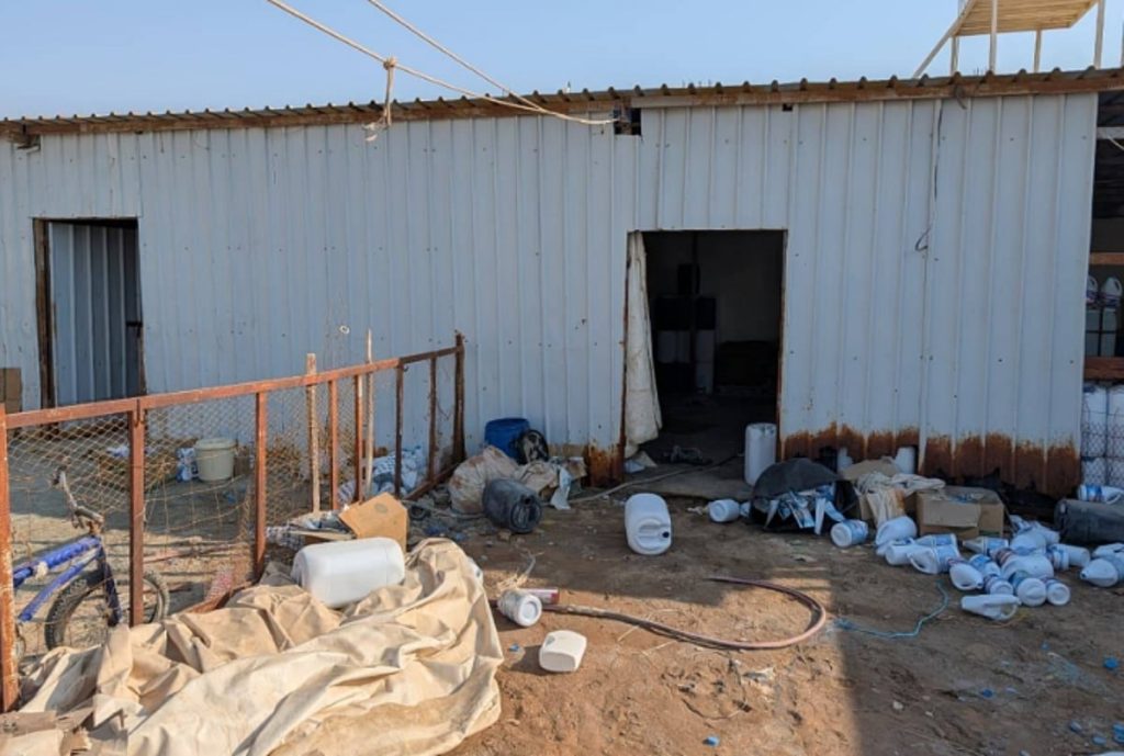 "أمانة جدة" تضبط موقعين عشوائيين لتعبئة وتوزيع منتجات نظافة مقلدة