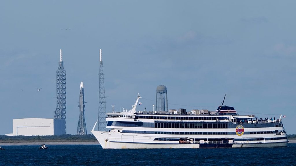 السلطات الإسبانية تواصل البحث عن راكب بريطاني سقط من سفينة سياحية قرب جزر الكناري