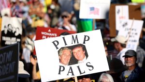 “لا يهمني”.. ترامب يقلب الطاولة على الديمقراطيين ويدعو حزبه للتصويت لصالح الإفراج عن ملفات إبستين