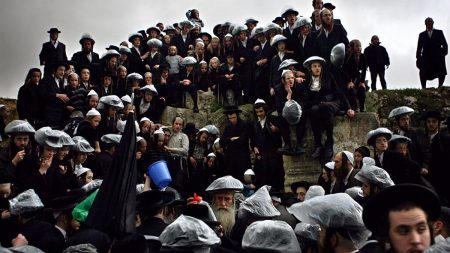 كرّ وفرّ بين الشرطة الإسرائيلية والحريديم الرافضين للخدمة العسكرية في رامات غان