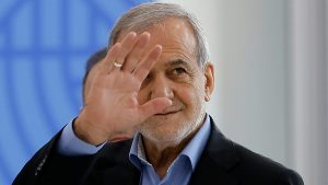 ضربة تلوح في الأفق واتصال رفيع المستوى: ماذا دار بين الرياض وطهران؟