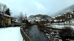 فيديو. موجة برد قطبية تتسبب بتساقط ثلوج كثيف في شمال إسبانيا