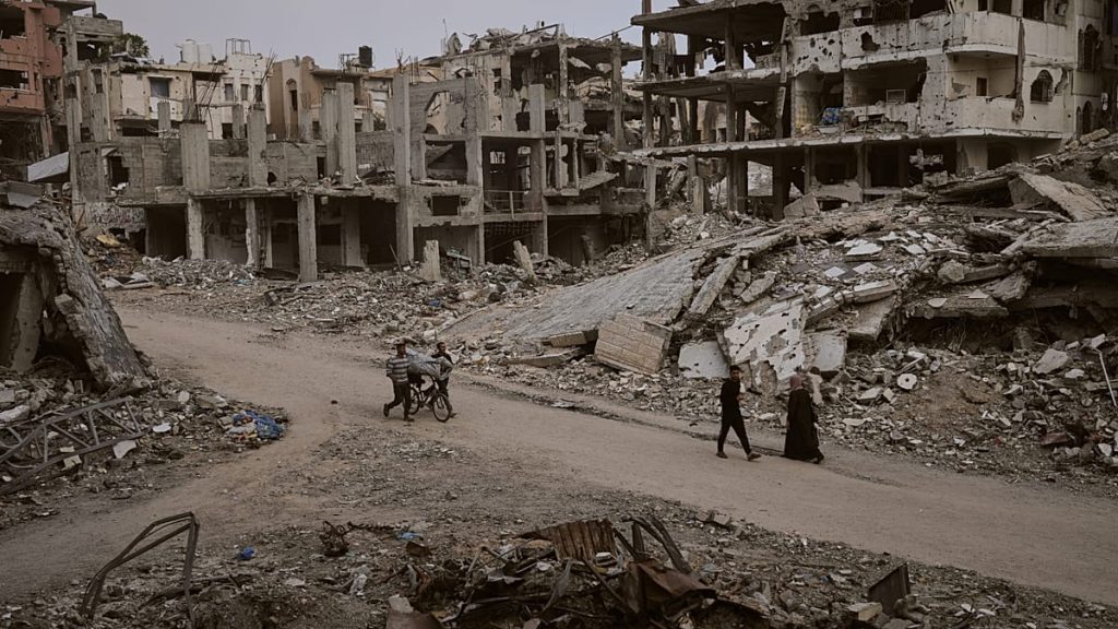 مباشر – المنخفض الجوي يفاقم مآسي غزة.. السلطة الفلسطينية تتمسّك بوحدة الضفة والقطاع