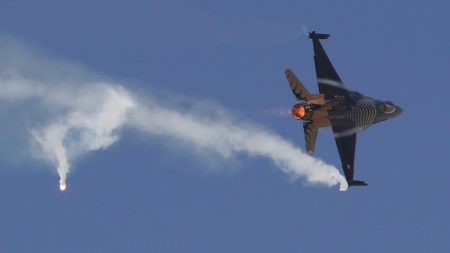 تحطّم طائرة شحن عسكرية تركية في جورجيا وعلى متنها 20 شخصًا