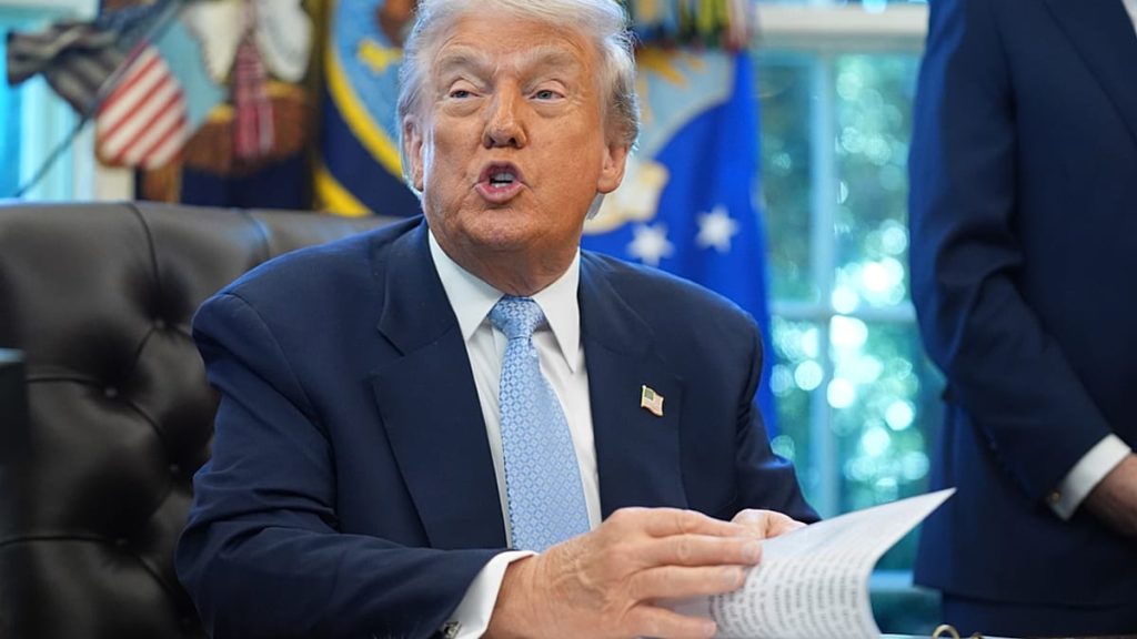 ترامب واتهام الديمقراطيين بـ”الخيانة”.. كيف وصلت الأمور إلى حدّ الحديث عن الإعدام؟