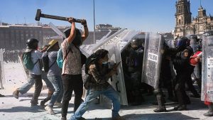 عدوى احتجاجات “جيل زد” تمتد إلى المكسيك.. تظاهرات غاضبة على خلفية مقتل رئيس بلدية