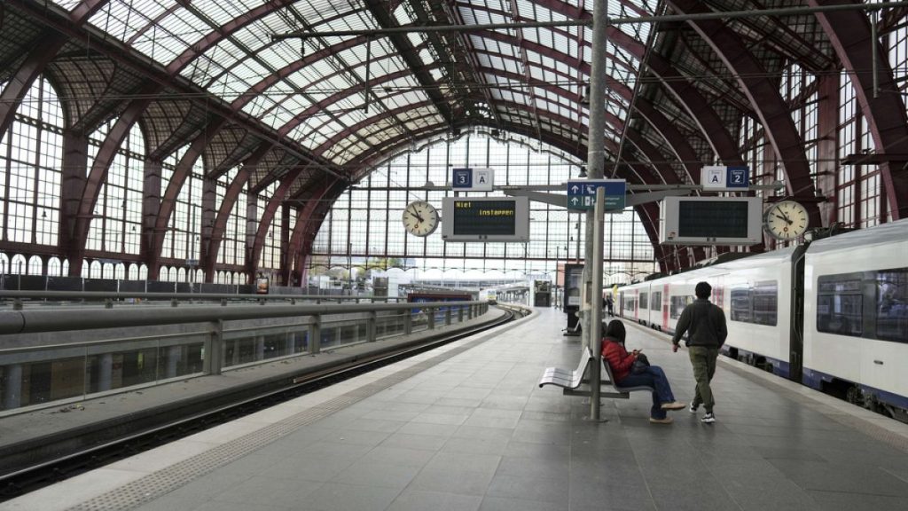 إضراب وطني في بلجيكا يشل قطاعات واسعة لثلاثة أيام