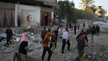 مباشر – غارات إسرائيلية على غزة تقتل العشرات ومظاهرات في تل أبيب تطالب بلجنة مستقلة للتحقيق في هجوم 7 أكتوبر