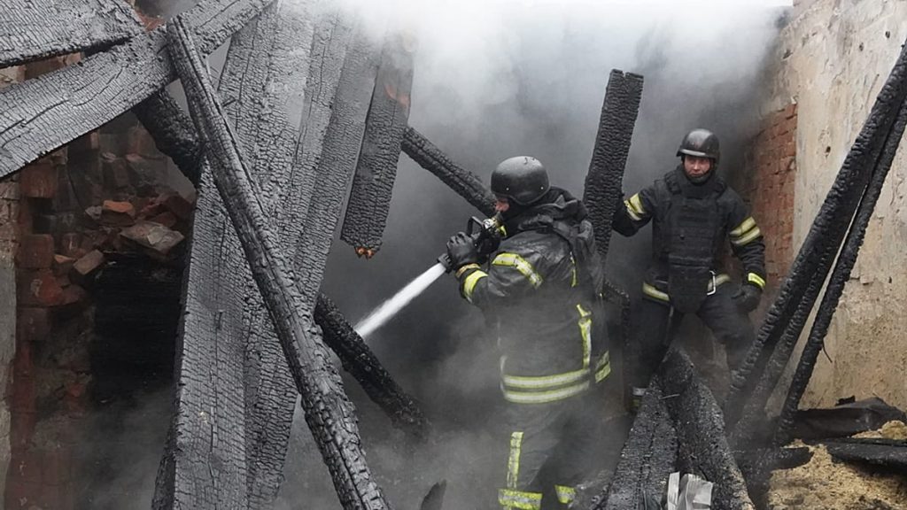 هجمات متبادلة.. كييف تتعرض لقصف روسي عنيف وموسكو تعلن إسقاط 216 مسيّرة أوكرانية