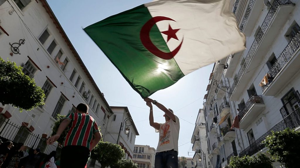 قضاءٌ يُستخدم لإسكات الأصوات”: محاكمة شاعر الحراك محمد تجاديت تكشف “اتساع دائرة القمع في الجزائر
