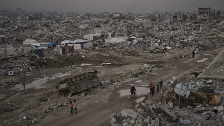 مباشر – تصعيد إسرائيلي في سوريا مع استمرار العمليات في الضفة الغربية وغزة