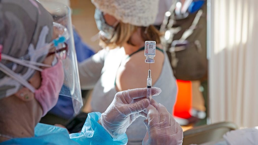 اعتراف “غير مسبوق”: مذكرة داخلية تربط وفاة أطفال في أمريكا بسبب لقاحات كورونا