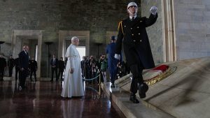 فيديو. البابا ليو الرابع عشر يزور ضريح أتاتورك في إطار أول زيارة خارجية له