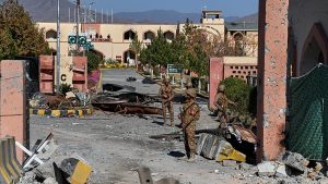 هجوم انتحاري يستهدف حرس الحدود في بيشاور.. وباكستان: المهاجِمون يحملون الجنسية الأفغانية