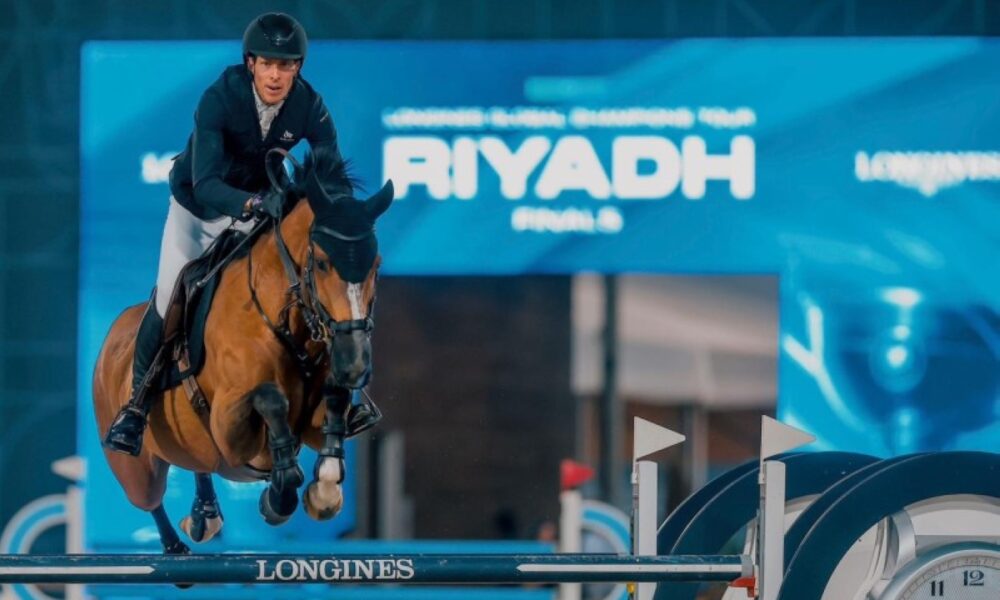 سكوت براش يفوز بجائزة دوري أبطال قفز الحواجز بفارق ضئيل