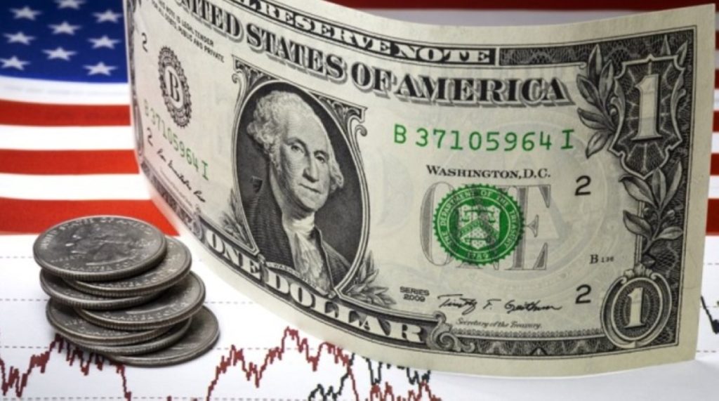 الدولار يقترب من أعلى مستوى له في 3 أشهر