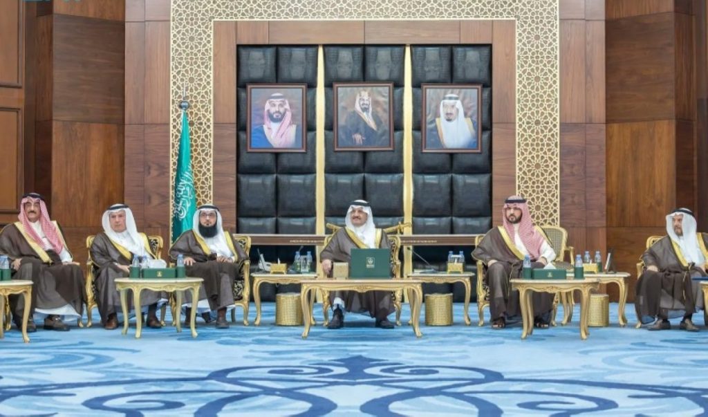 أمير الشرقية يُكرِّم 100 طالب وطالبة حاصلين على جائزة البر للتفوق العلمي 2025