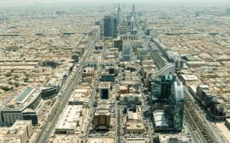 «إس آند بي»: «العقارات السعودي» يسهم في توسيع إقراض الشركات خلال 2026-2027 – أخبار السعودية