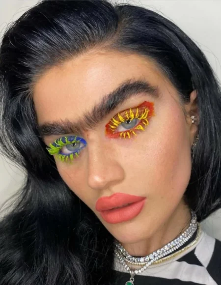 عارضة تهز الموضة بهويتها الجريئة… حاجبا سوفيا ظاهرة عالمية – أخبار السعودية