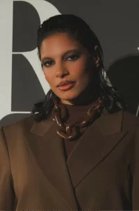 نيرفانا تُفاجئ المتابعين بإطلالة بلا حواجب وتشعل السوشيال ميديا – أخبار السعودية