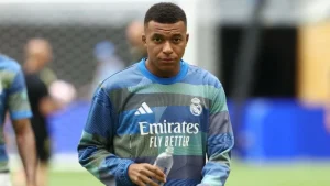 باريس يتهم مبابي بالخيانة ويطالب بقيمة عرض الهلال