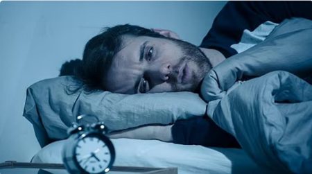 خالد النمر: 6 أضرار صحية يسببها النوم لأقل من 6 ساعات ليلا