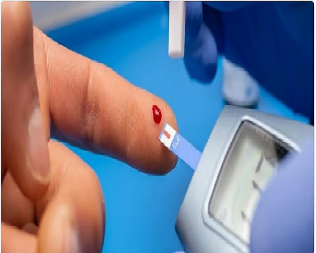 استشارية توصي المصابين بالسكري بإبلاغ زملائهم بكيفية التصرف بحالات الطوارئ