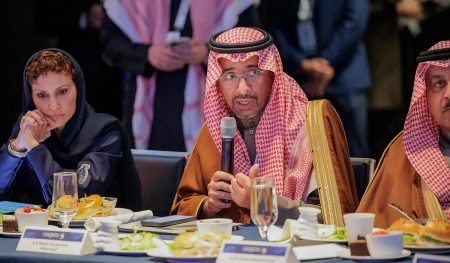 الخريف يدعو الشركات الأمريكية للاستثمار في صناعات الأدوية واللقاحات والأجهزة الطبية بالمملكة