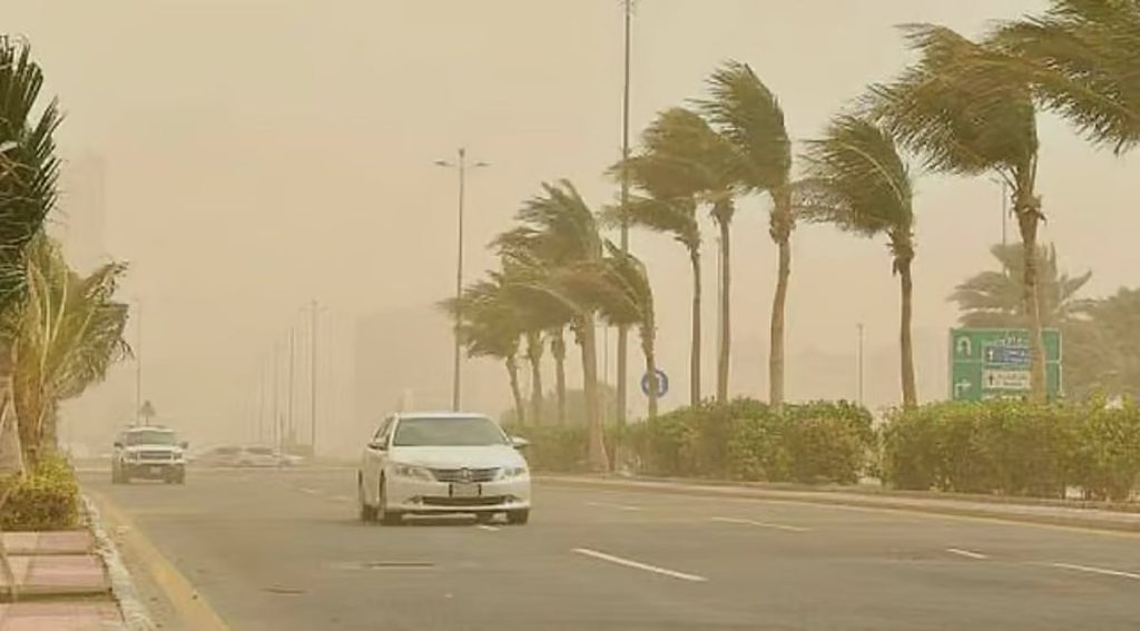 «الأرصاد» ينبه من أتربة مثارة ورياح نشطة على عدد من محافظات منطقة مكة المكرمة