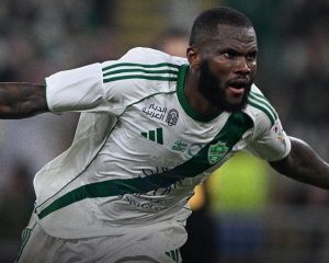 الأهلي يتخطى القادسية في قمة "دوري روشن"