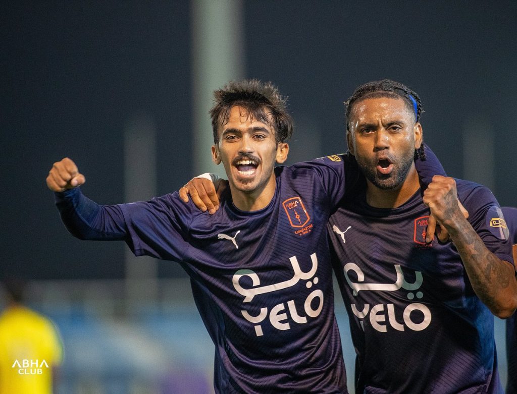 أبها يتصدر "دوري يلو" بالفوز على الجبيل